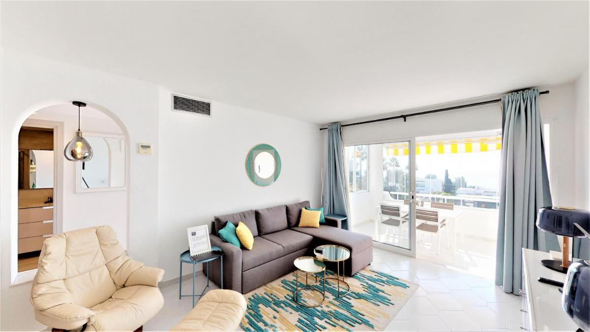 Top Floor Apartment - Amazing Sea View - Housity