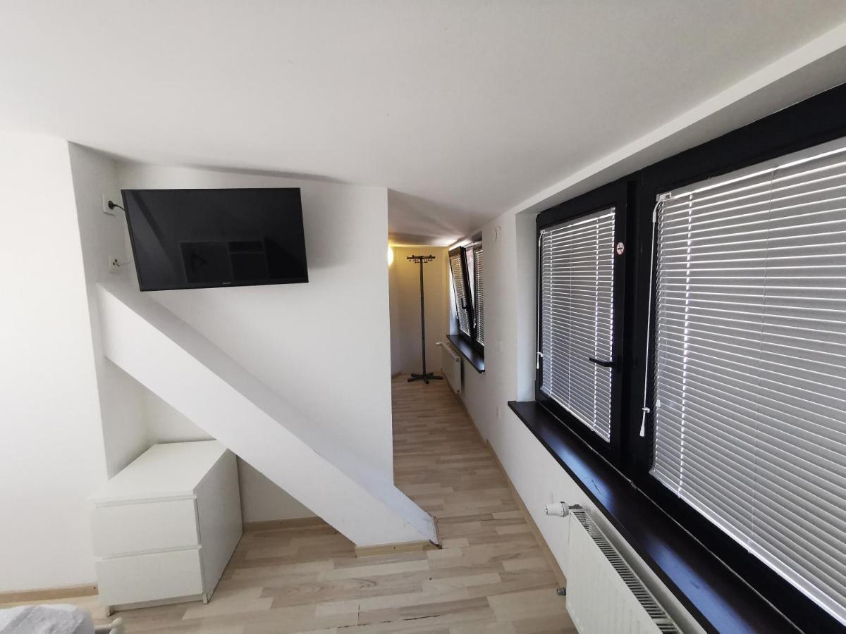Rooms Ambrožič - Housity