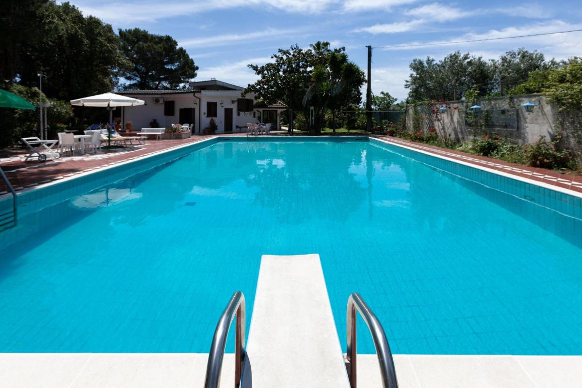 Villa grandissima piscina e verde giardino m215 - Housity