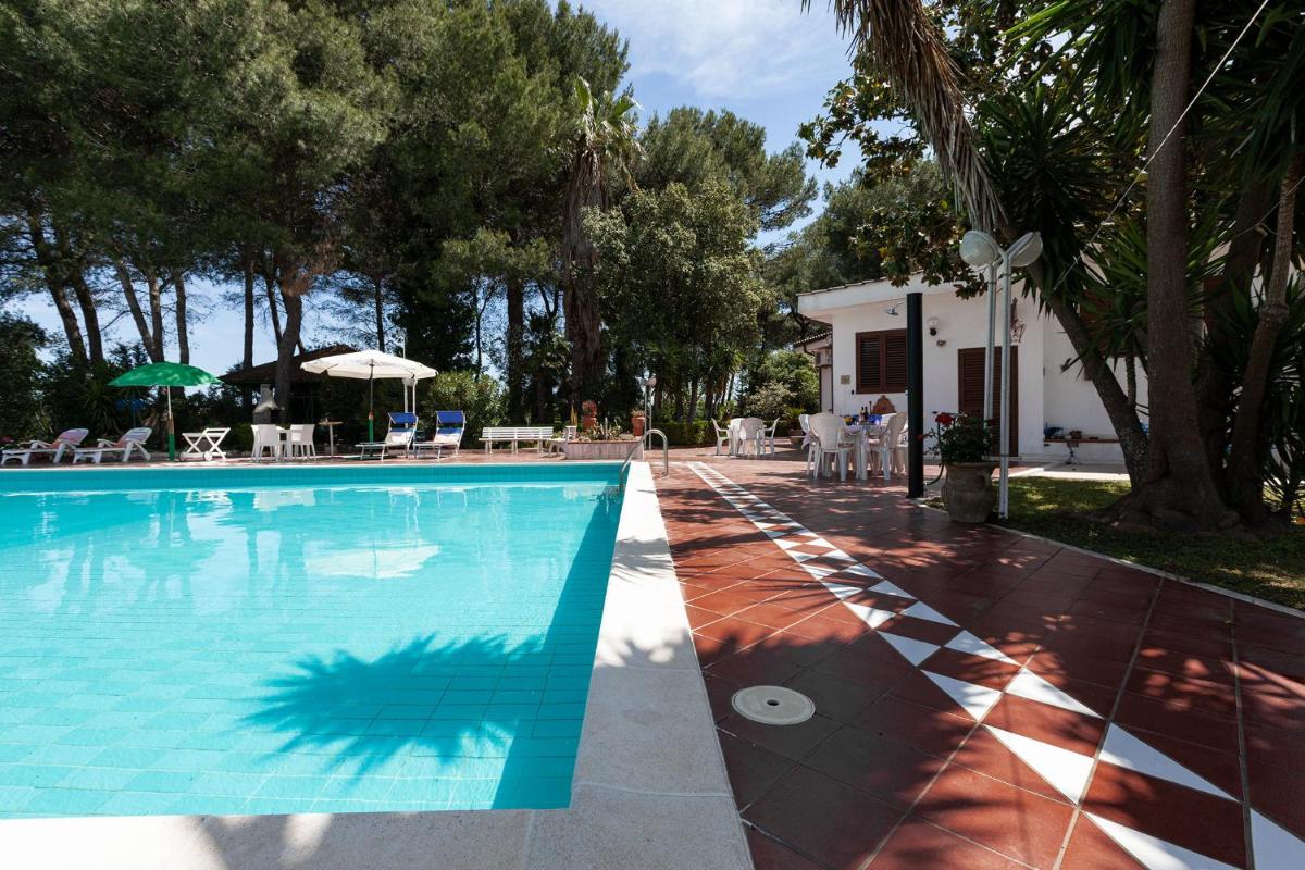 Villa grandissima piscina e verde giardino m215 - Housity