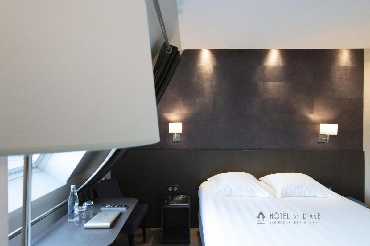 Un ou plusieurs lits dans un hébergement de l'établissement Hotel De Diane