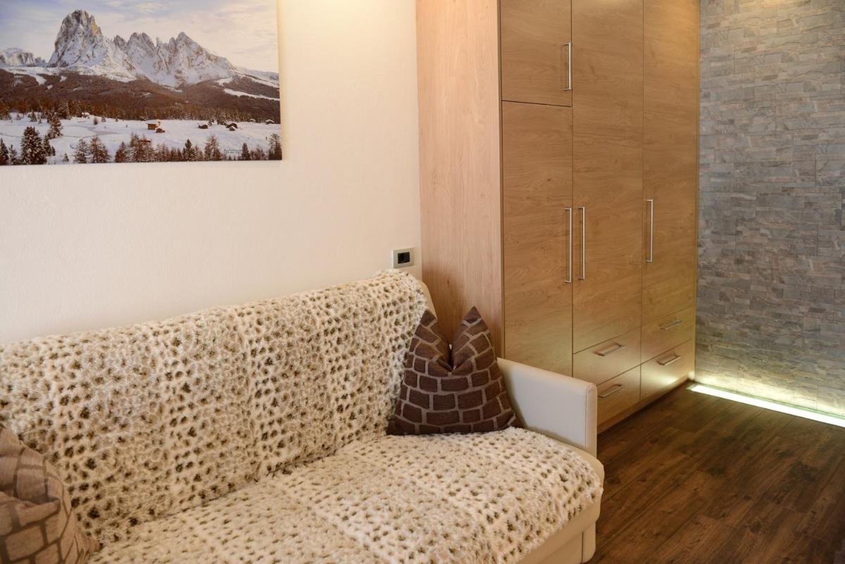 Apartments Mujnei - Housity