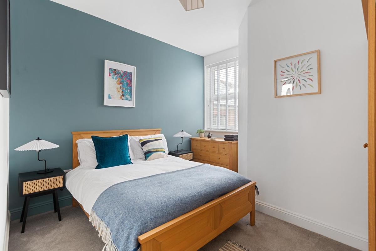 Albany by Black Door Stays - Housity