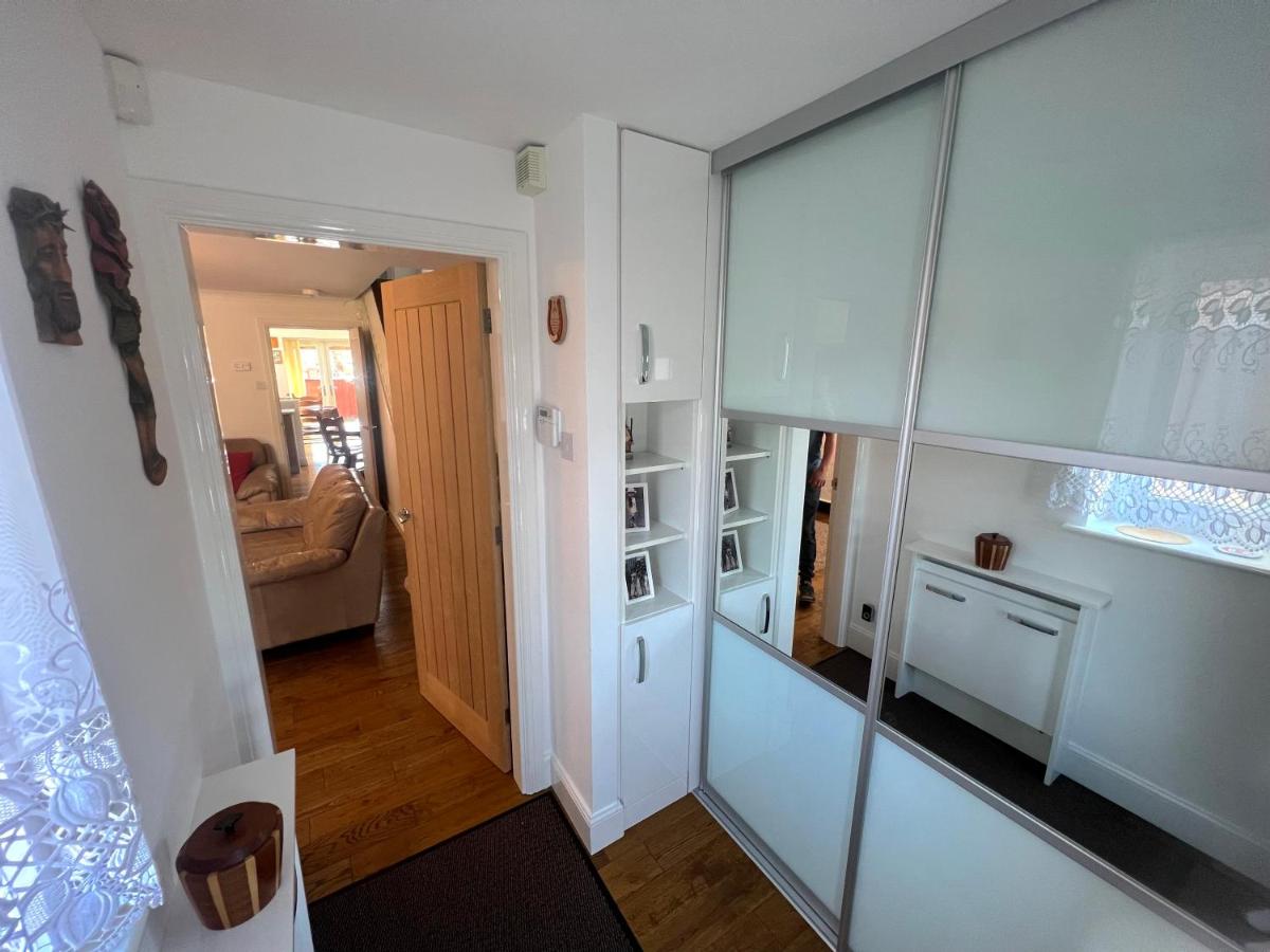 Simply Stunning 2 Bedroom Home with Parking space - Housity