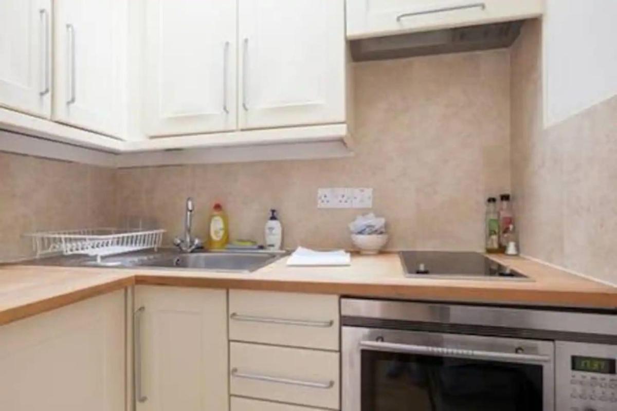 Stunning 1 Bedroom Apartment in Chelsea - Housity