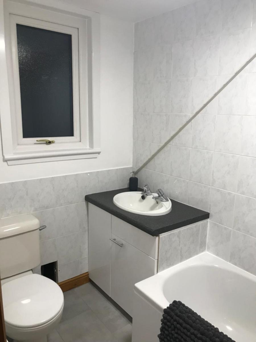 Attractive Town Centre Flat - Housity