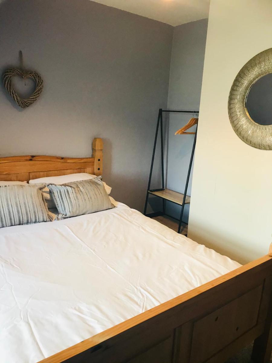 Attractive Town Centre Flat - Housity