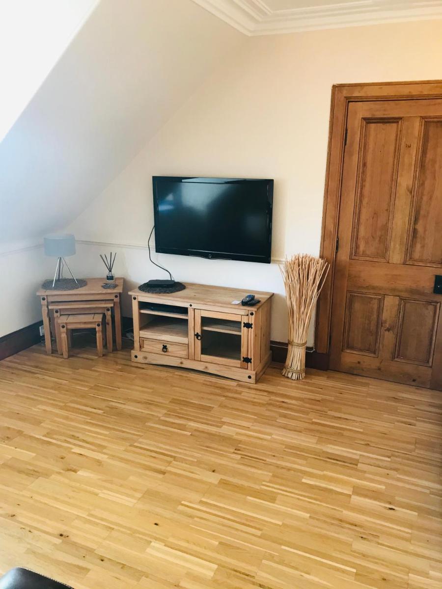 Attractive Town Centre Flat - Housity