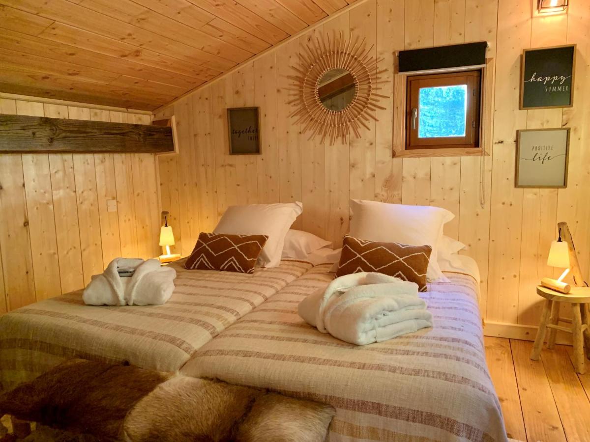 Un ou plusieurs lits dans un hébergement de l'établissement Domaine de Chalvêches Hôtel SPA 4*