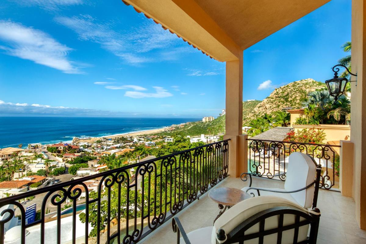 Exquisite Villa with Awesome Views & Staff In Pedregal! - Housity