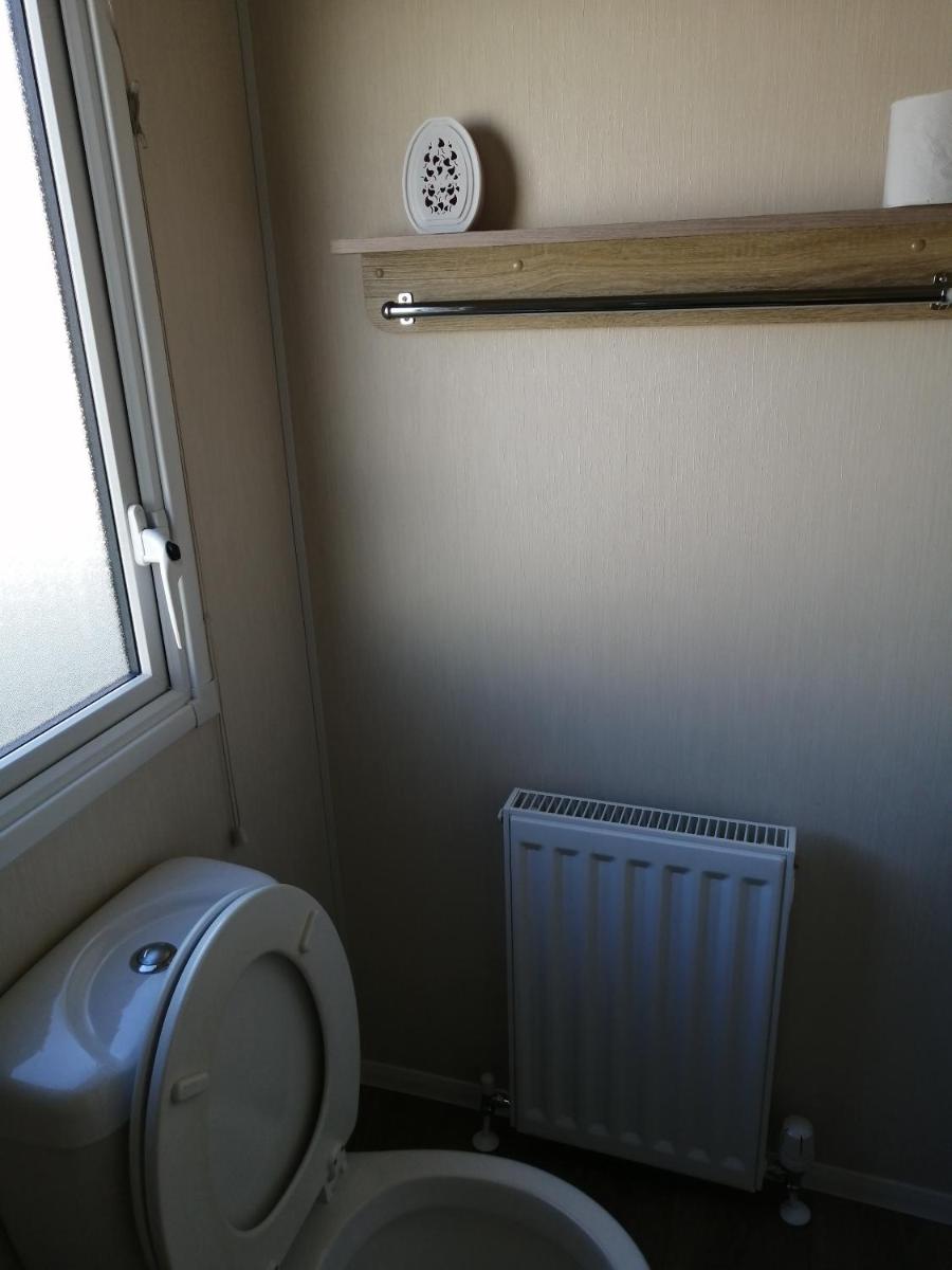 CW77 St Osyth Beach Holiday Park - Housity
