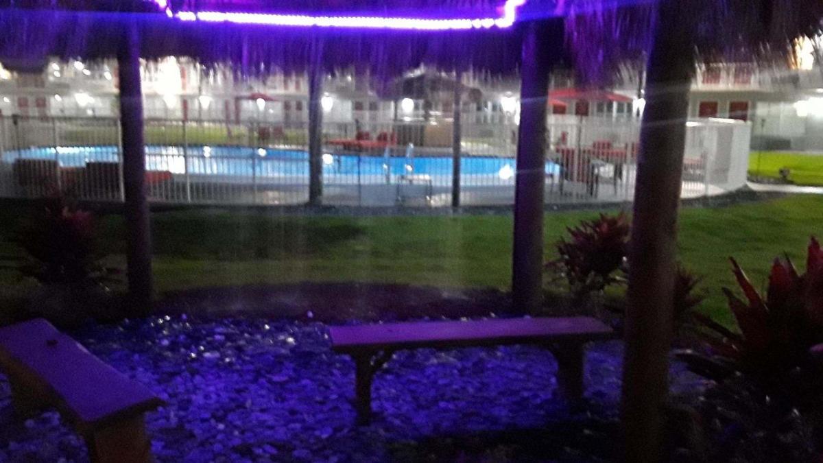 Vero Beach Inn & Suites Vero Beach I-95 - Housity