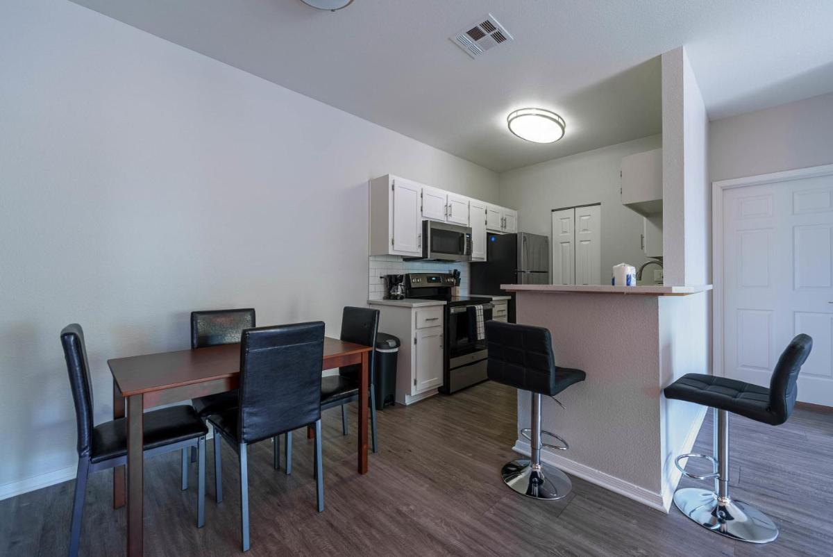 Chic Modern 2 Bedroom  at Lookout Mountain by Stay Gia - Housity