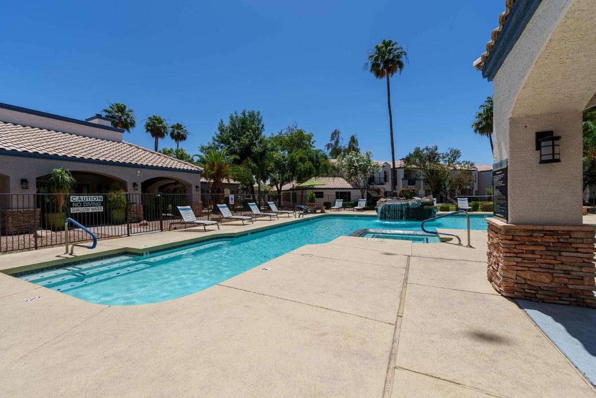 Chic Modern 2 Bedroom  at Lookout Mountain by Stay Gia - Housity