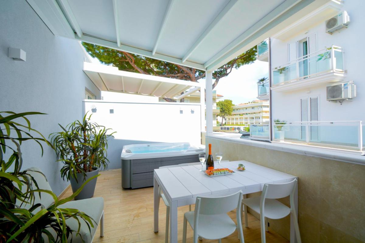 Prime Blue Suite - Appartamenti con jacuzzi privata - Housity