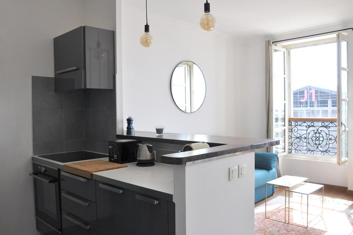 Studio Facing The Sea In Downtown Marseille - Housity