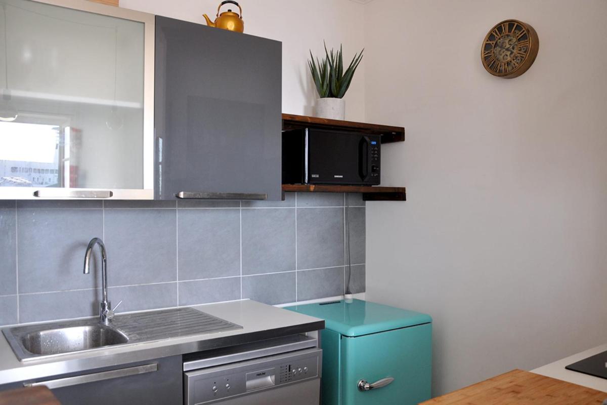 Studio Facing The Sea In Downtown Marseille - Housity
