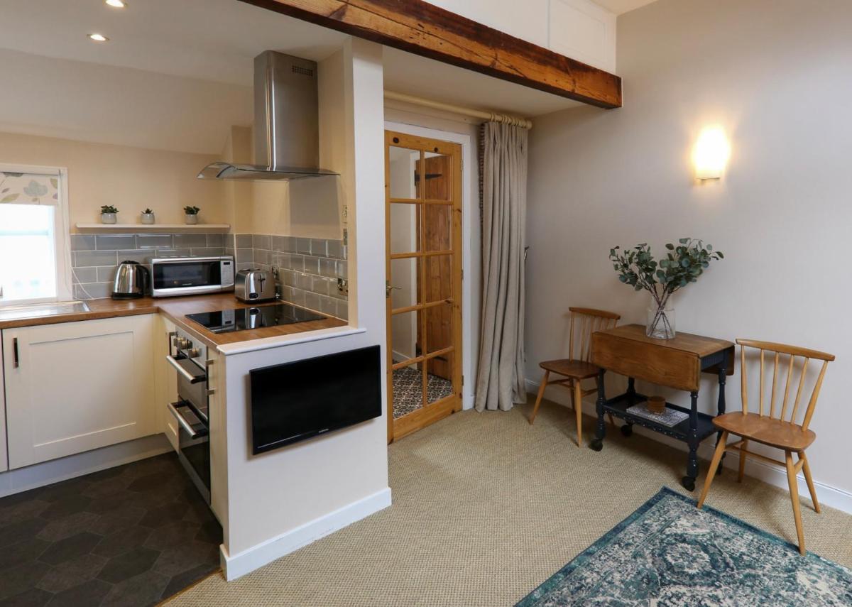 Postbox Cottage - Housity