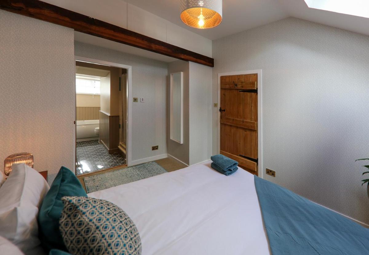 Postbox Cottage - Housity