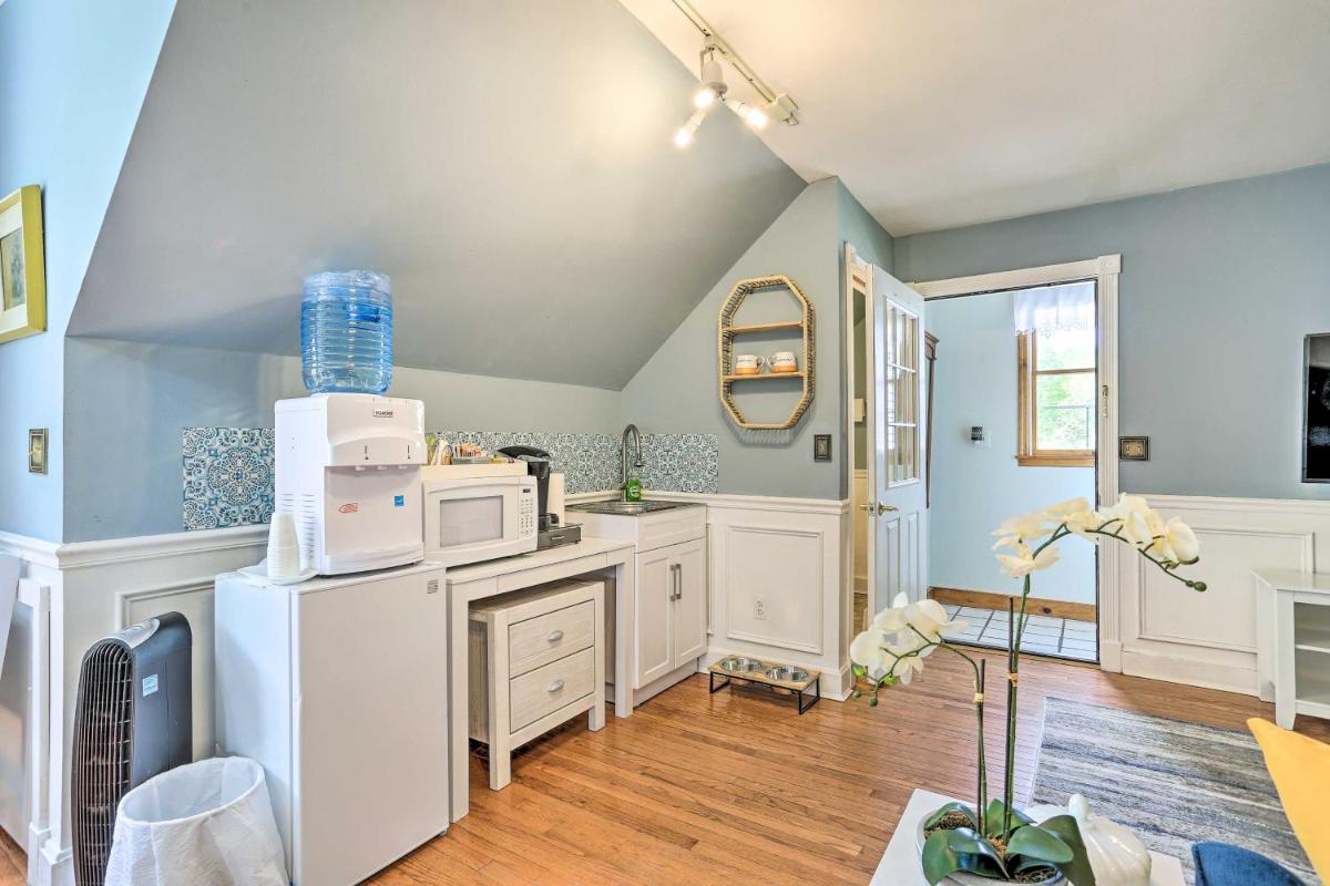 Pet-Friendly Pond View Loft with Private Pool! - Housity