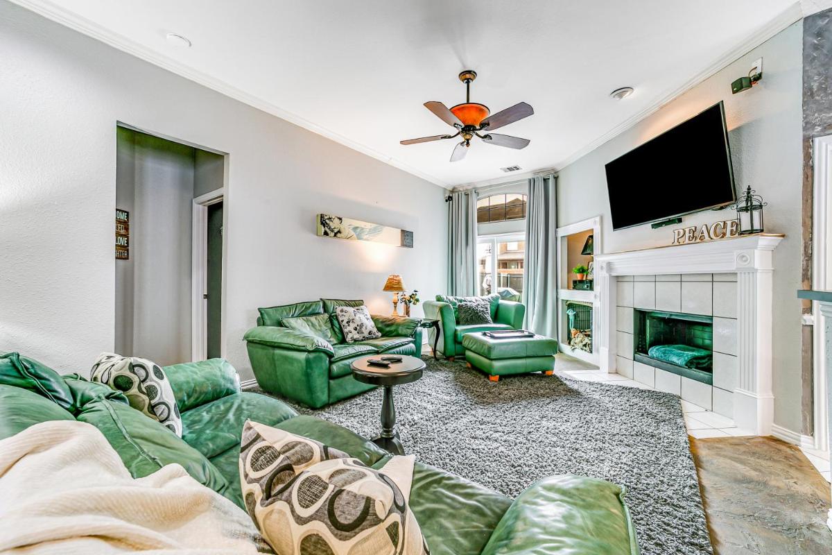 Artful Retreat in Allen - Housity