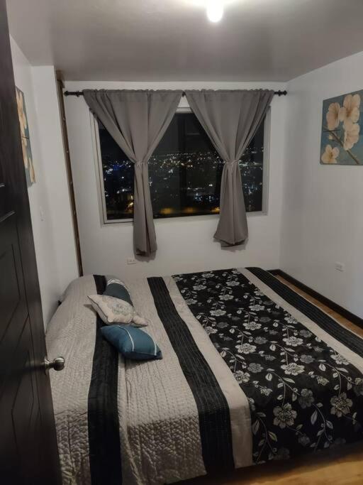 Hermosa Casa Vacacional en Ambato sector Pinllo CON UNA VISTA ÚNICA DE LA CIUDAD - Housity
