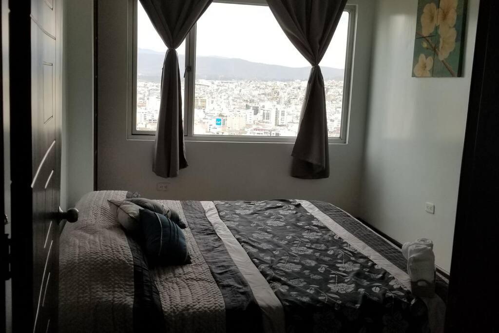 Hermosa Casa Vacacional en Ambato sector Pinllo CON UNA VISTA ÚNICA DE LA CIUDAD - Housity