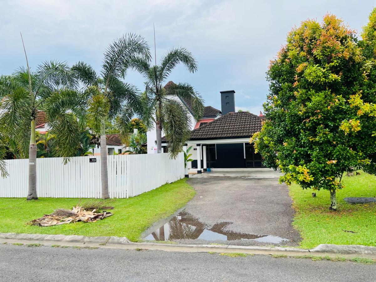 A'Famosa Private Pool Villa - Housity