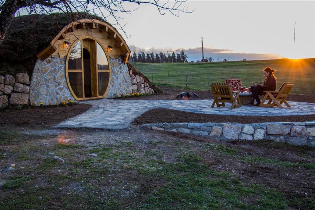 Mountain bungalows and a Hobbit House - Jazavčije Rupe - Housity