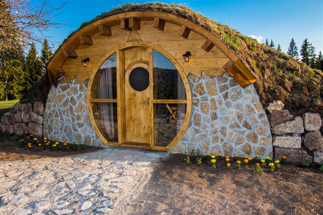 Mountain bungalows and a Hobbit House - Jazavčije Rupe - Housity