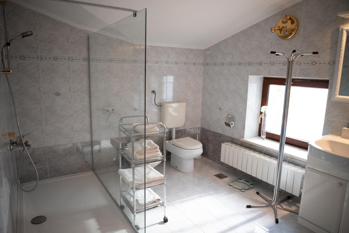 Castle house rooms, swimming pool & sauna & tennis court & wine cellar - Housity