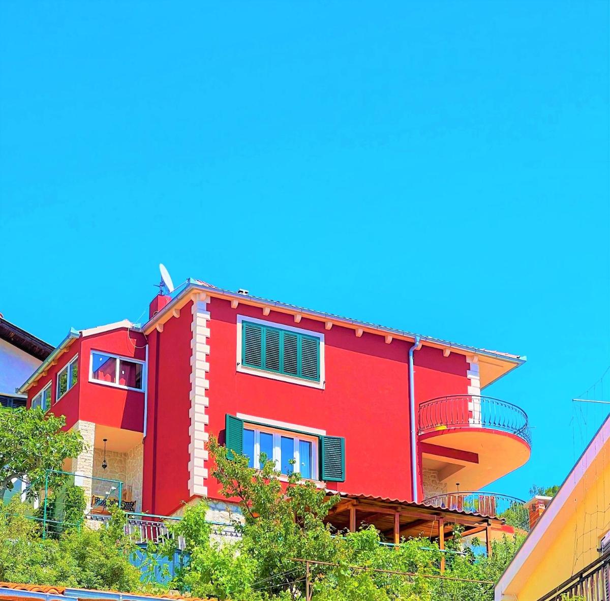 Apartments Mali Dvor Novigrad - Housity