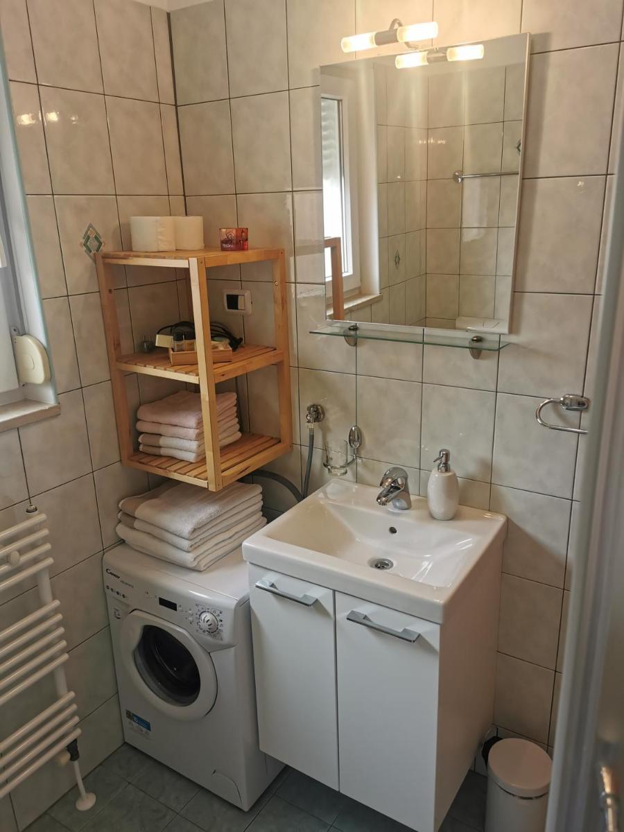 Apartments Irena with sea view - Housity