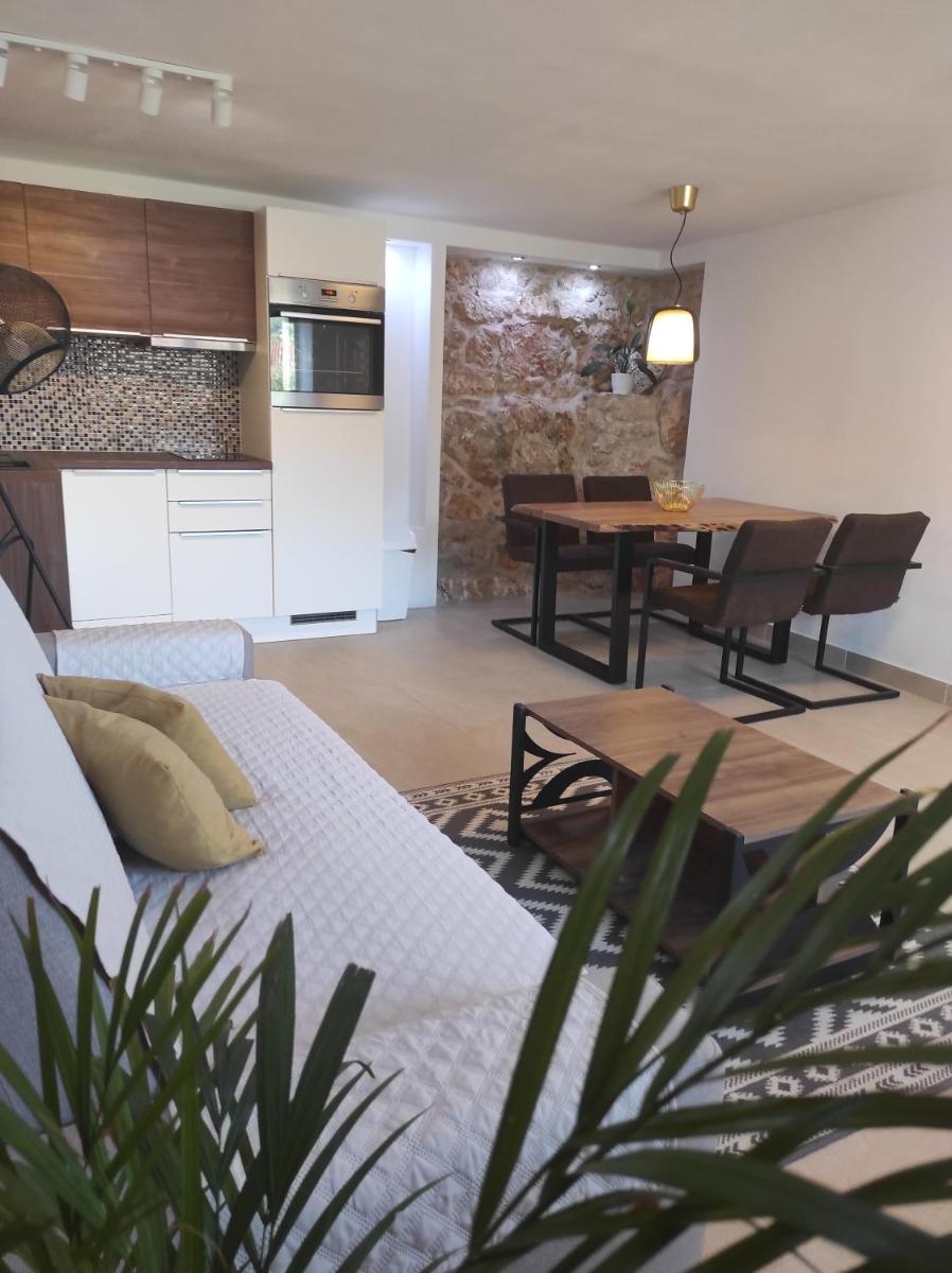 Stone house, Svirče, Hvar - Housity