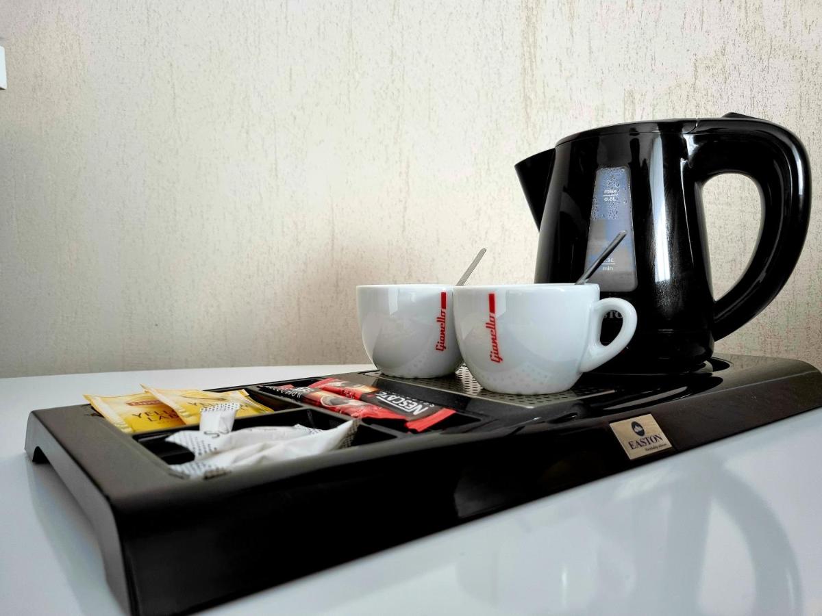 Plateau bouilloire dans l'établissement Hôtel Le Dormeur