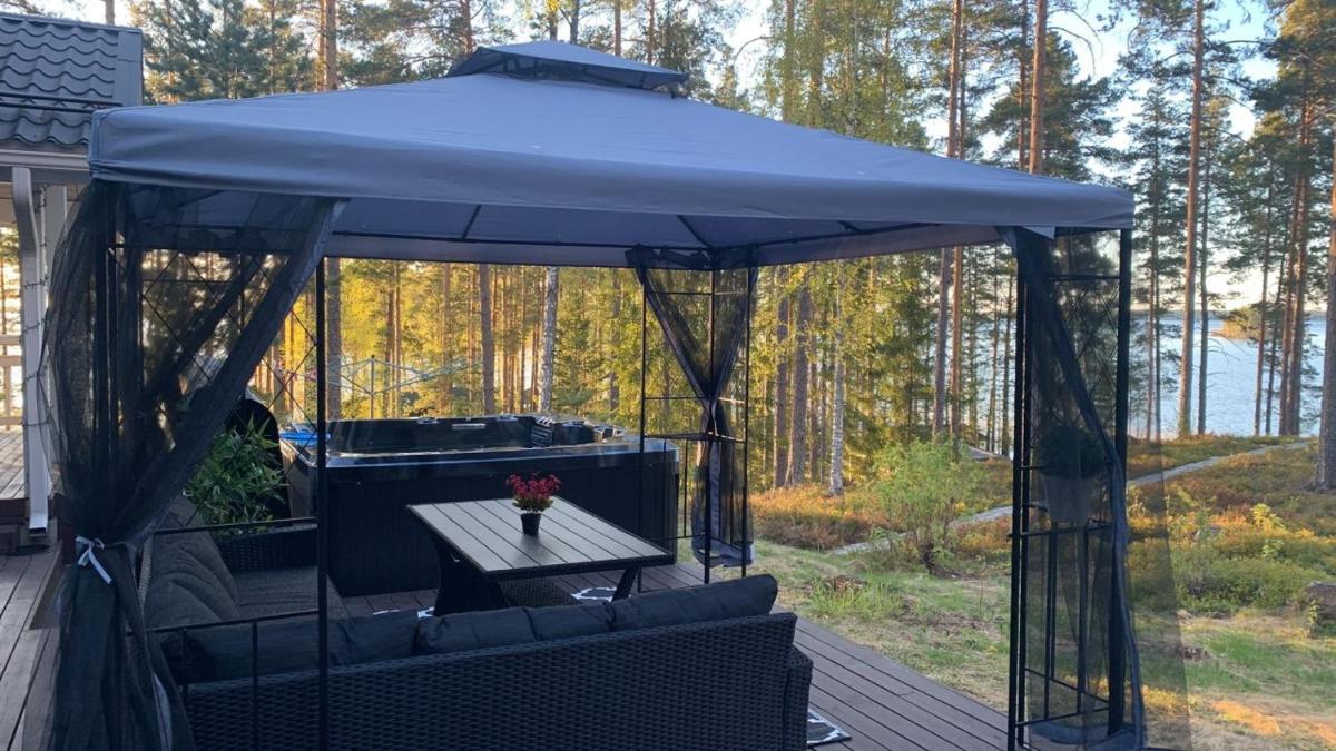 Elegant villa on the shore of Lake Saimaa - Housity