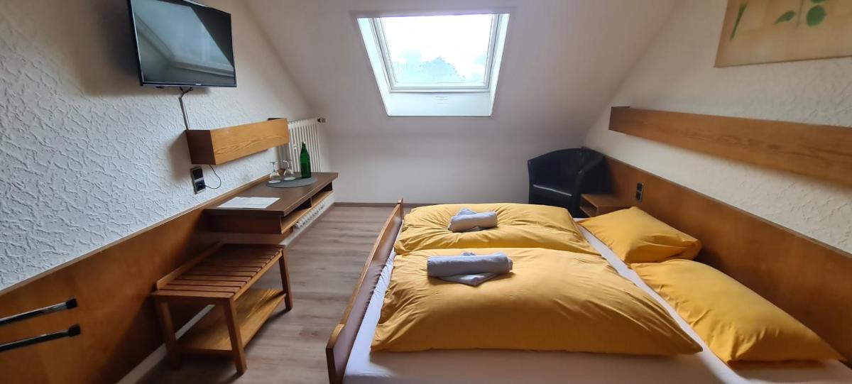 Hotel Zur Aue - Housity