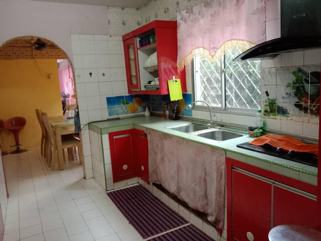 HOMESTAY AINNUR SEMARAK - Housity
