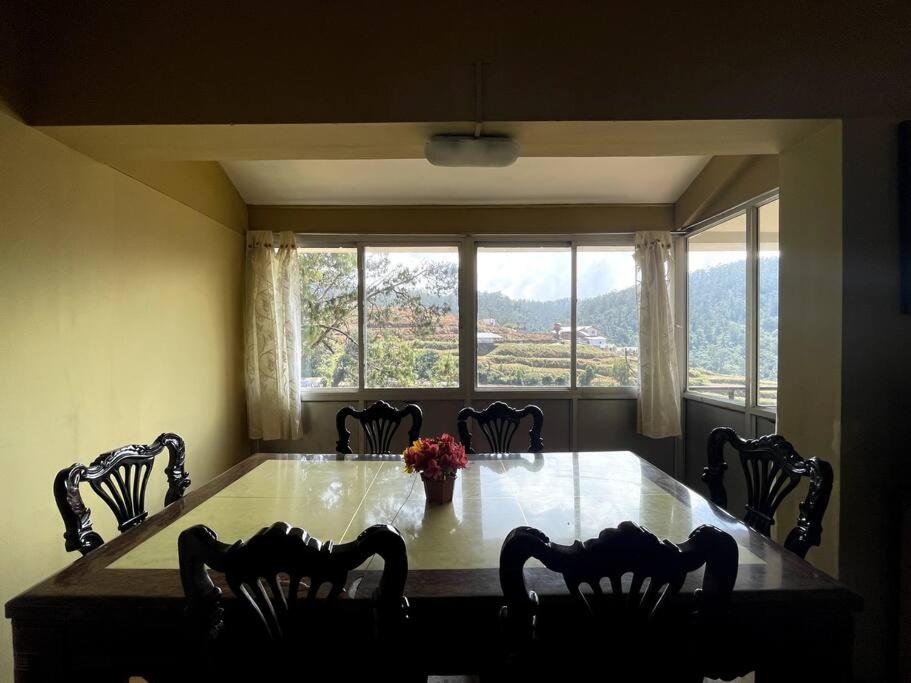 Rustic 3-BR Villa w/ Front & Back Yards in the mountains - Housity