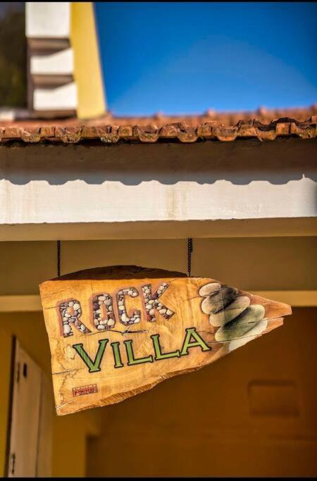 Rustic 3-BR Villa w/ Front & Back Yards in the mountains - Housity