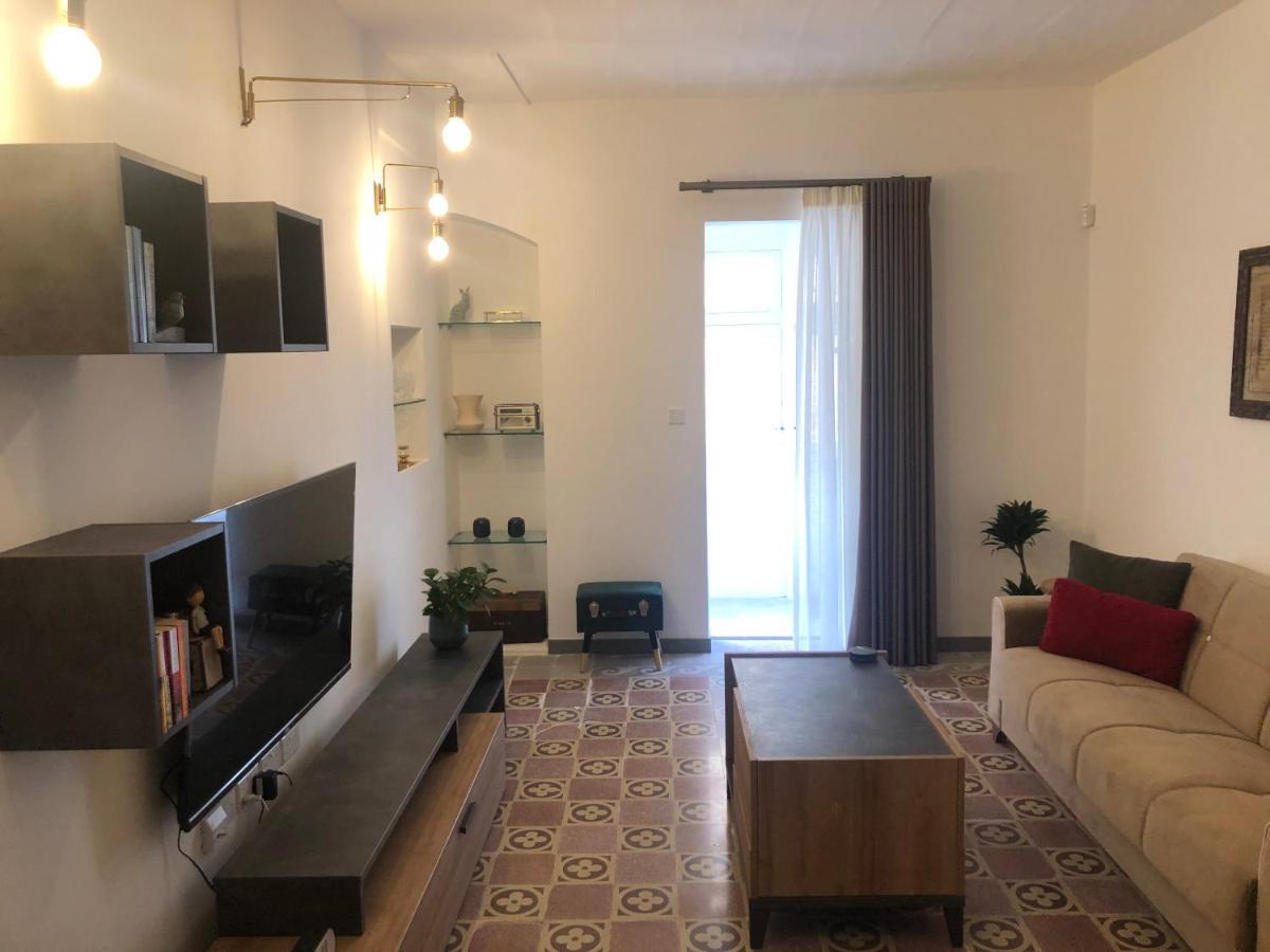 Suitetrails - Valletta Retro Apartment