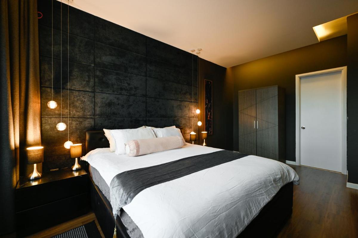 Estella Heights Saigon City View 2BR Apartment & Pool, Ho Chi Minh City - Hizvo