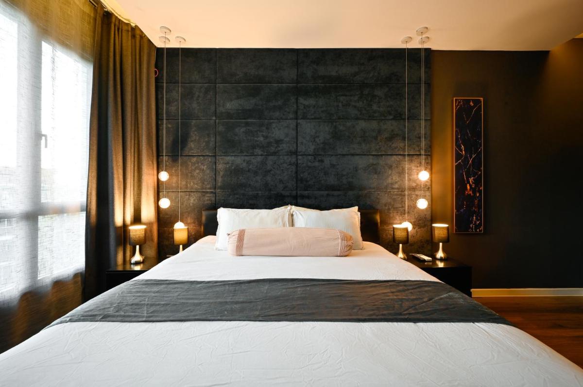 Estella Heights Saigon City View 2BR Apartment & Pool, Ho Chi Minh City - Hizvo