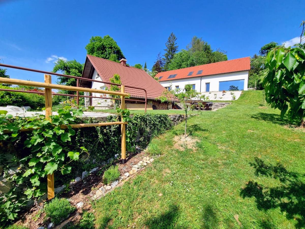 Lake View Holiday Home - Housity