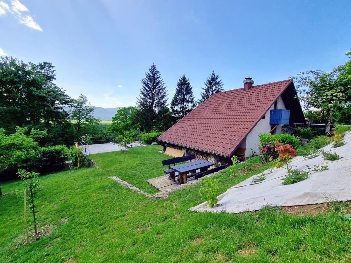 Lake View Holiday Home - Housity