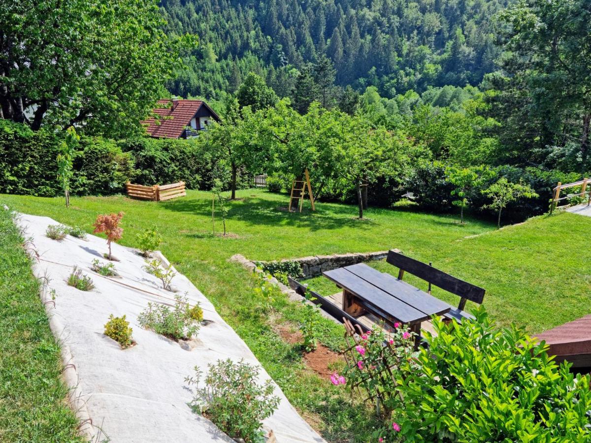 Lake View Holiday Home - Housity