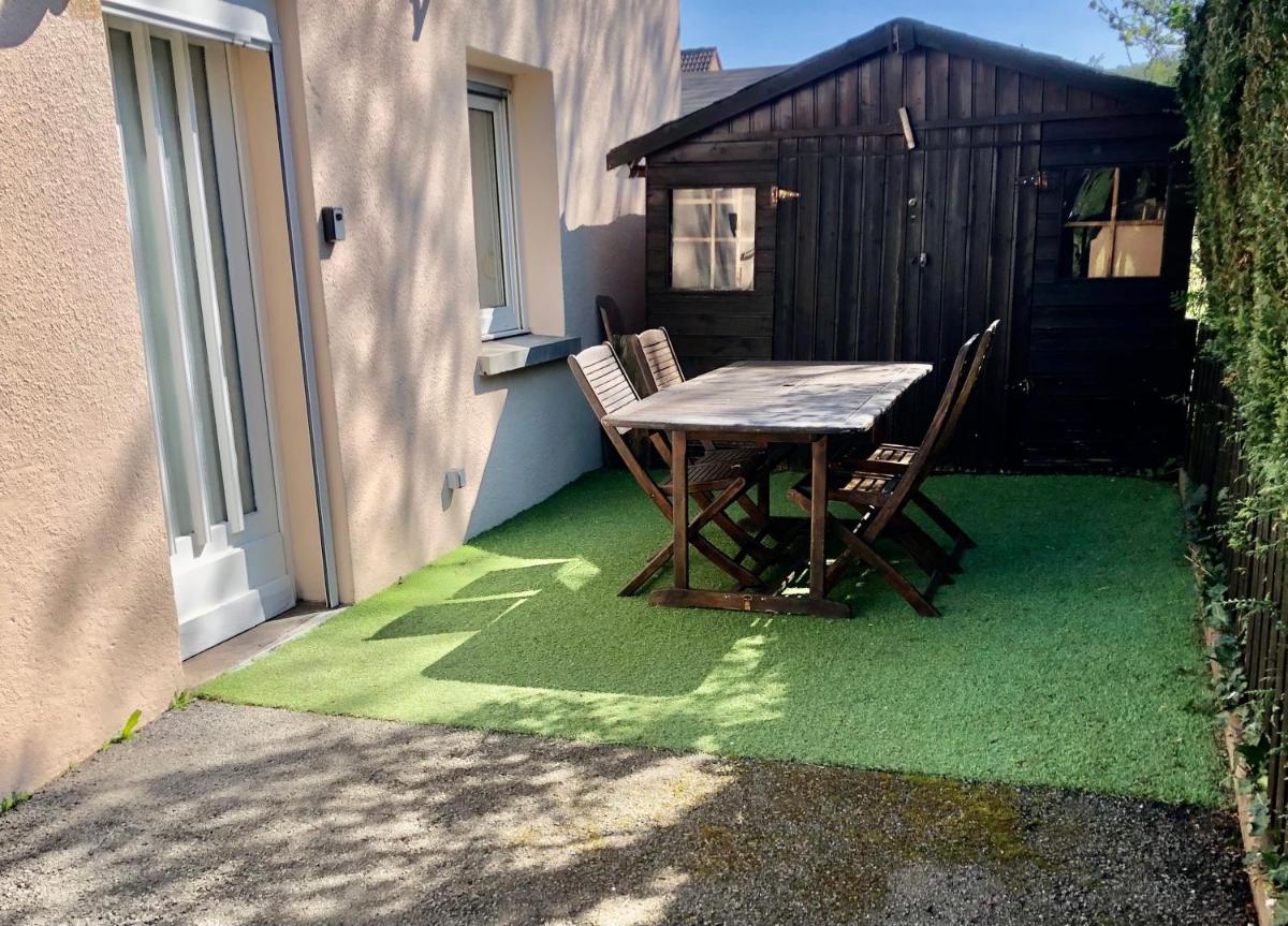Appartement avec terrasse 6 personnes PAS DE FETE - Housity