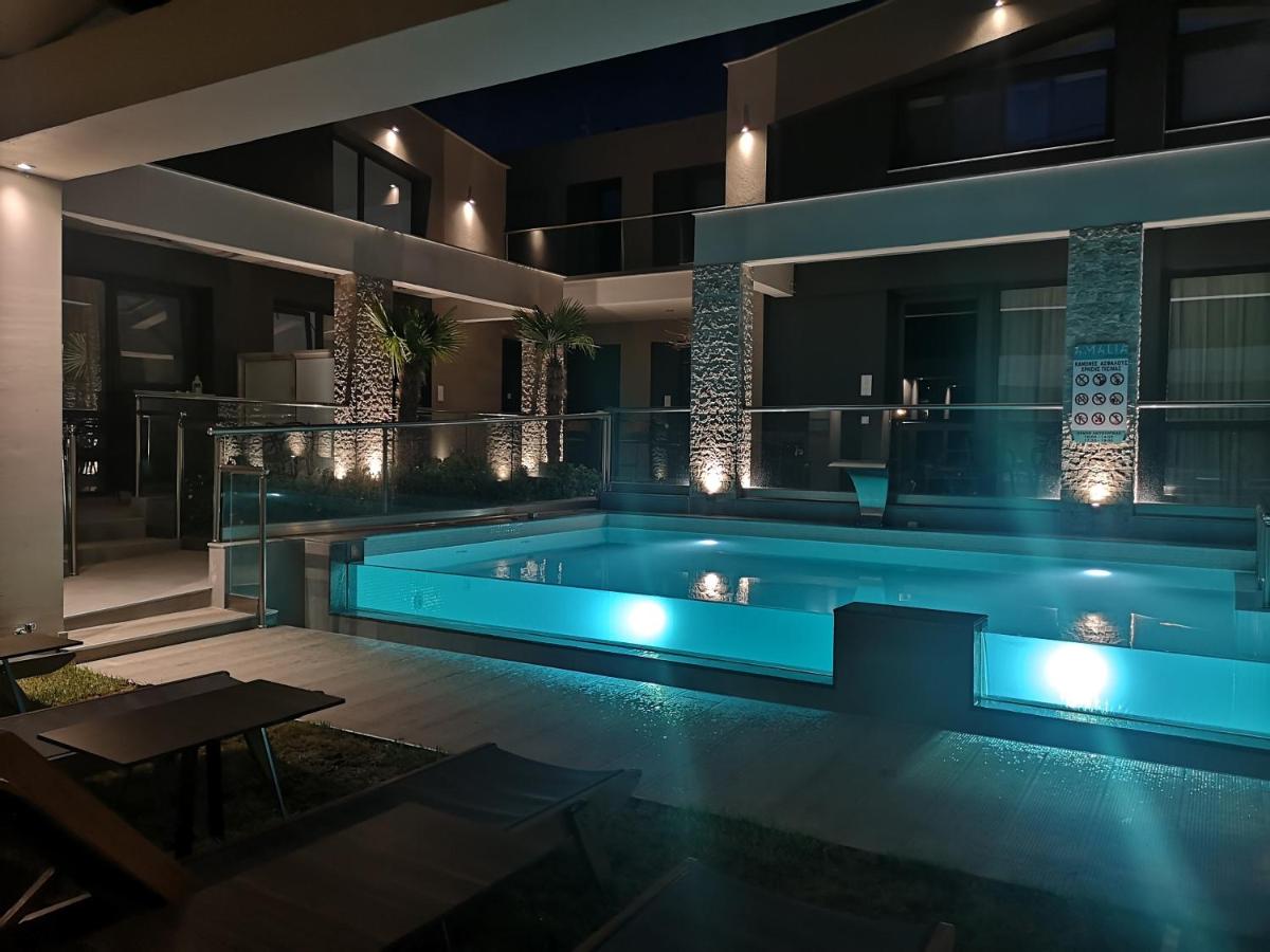Suitetrails - Amalia Deluxe Villas