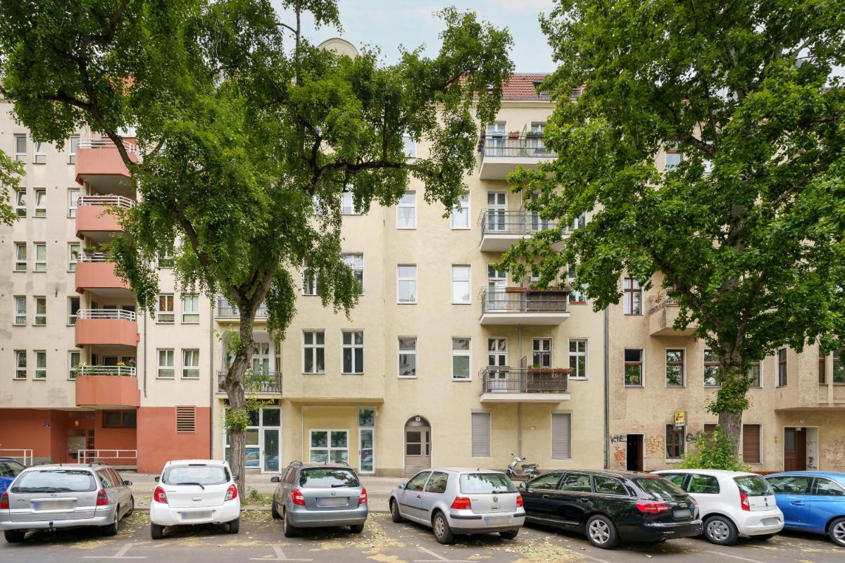 The Mierendorf III, group & family friendly, 2 BR, 1,5 bath rooms, ideal for 2 -5 Guests - Housity