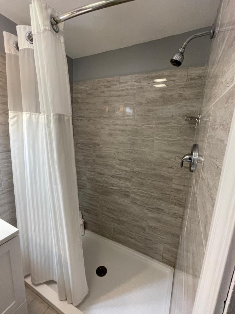 Aquastar Inn - Housity
